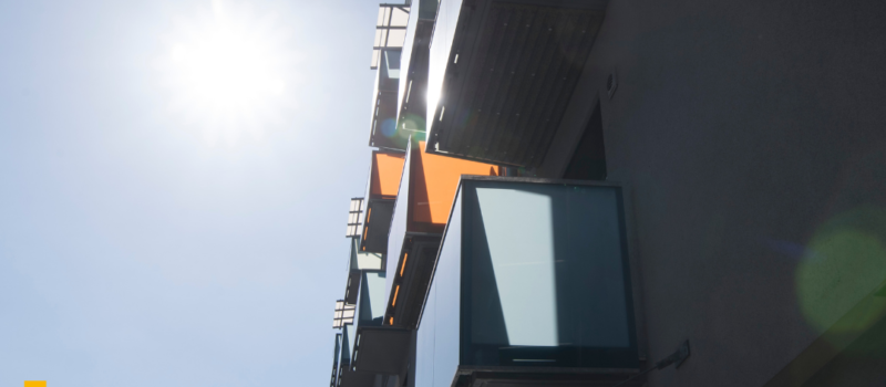 Riqualificazione energetica di edificio ERP con residenti presenti, esempio di decarbonizzazione nell’abitare sociale